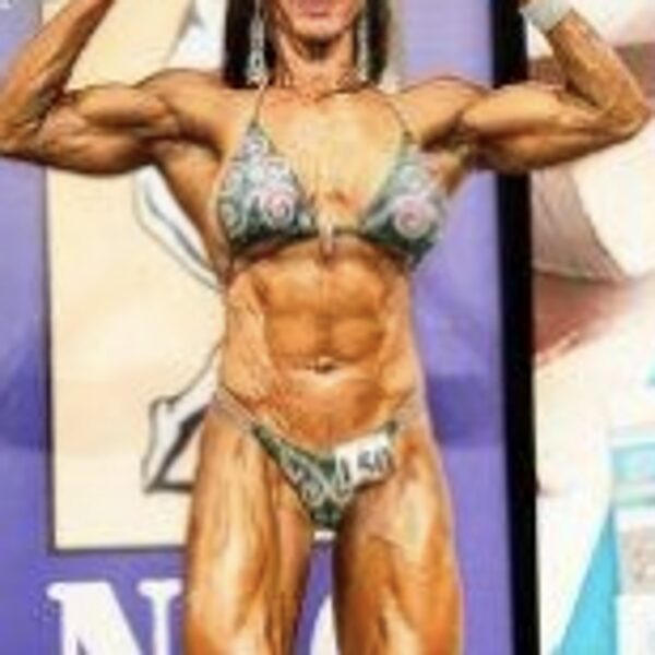 Dvigubas bicepsas iš priekio