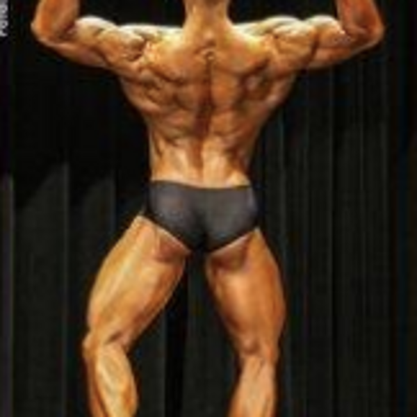 Dvigubas bicepsas iš nugaros 