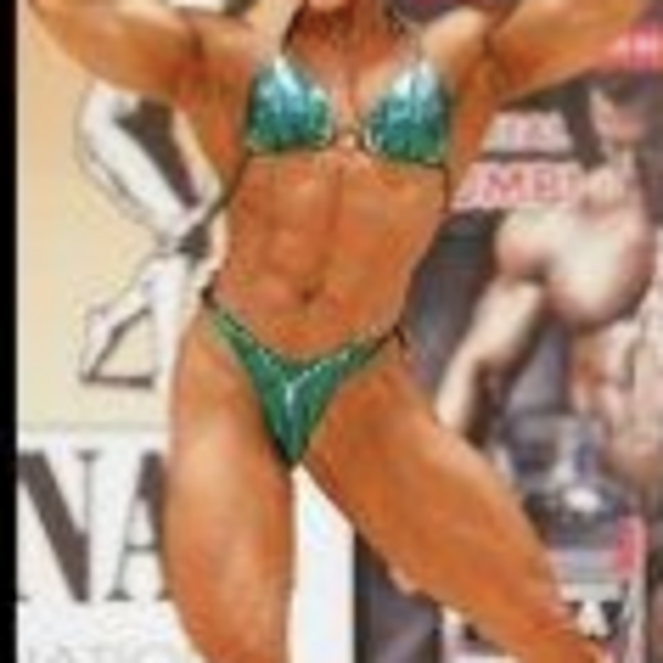 Dvigubas bicepsas iš priekio