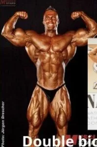 Dvigubas bicepsas iš priekio
